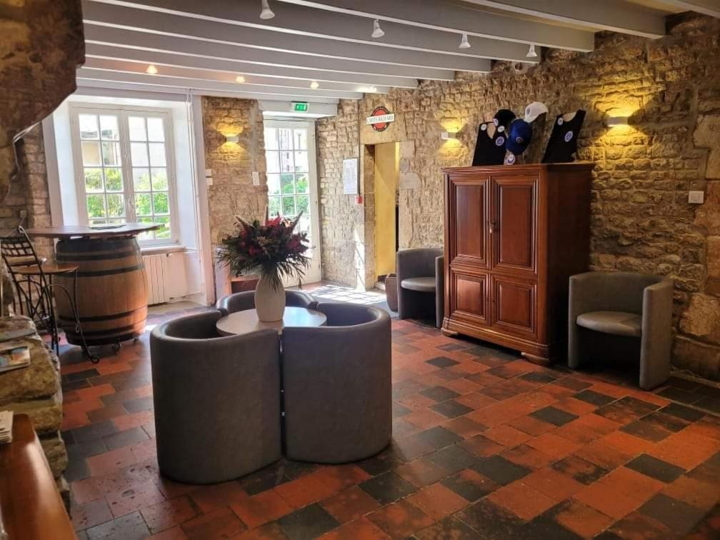 Auberge Le John Steele Sainte-Mère-Église エクステリア 写真